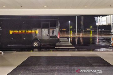 Bus angkutan WNI ABK Diamond Princess disiapkan di Bandara Kertajati