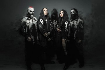 Lacuna Coil batal ke Jakarta akibat virus corona