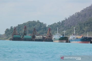 100 TKA Bintan Alumina tertahan di China