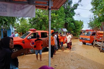 BPBD salurkan 2.000 bungkus makanan bagi korban banjir  Gorontalo