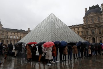 Paris batalkan pameran buku akibat wabah corona