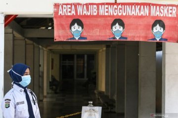 Ambulans Kecamatan Cilandak sambangi gedung ruang isolasi RSPI