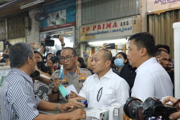 Polisi temukan masker ilegal saat sidak di Pasar Pramuka