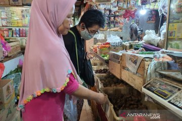 Jahe merah menipis di Pasar Baru karena dianggap ampuh tangkal corona