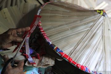 SAMPAH PLASTIK PEMANIS TOPI CAPING