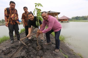 Ajak peduli lingkungan, Pertagas tanam 150 bibit pohon di Sidoarjo