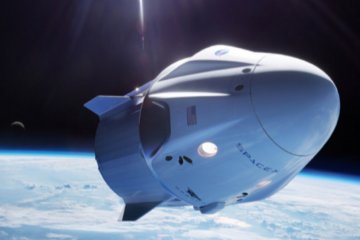 SpaceX akan kirim tiga wisatawan ke luar angkasa tahun depan