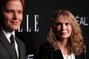 Staf penerbitan Little Brown mogok kerja dukung Ronan Farrow