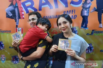 Raffi Ahmad-Nagita Slavina rilis album bertema perjalanan keluarga