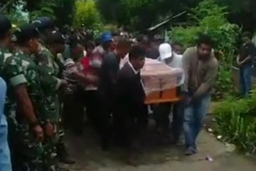 Pemakaman enam korban "perang tanding" di Adonara dijaga ketat aparat