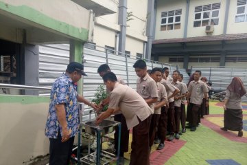 Surabaya pasang wastafel portabel untuk antisipasi penyebaran corona
