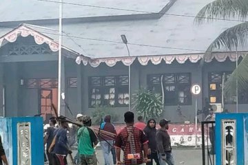 Polisi tegaskan situasi kondusif pascapembakaran Kantor Bupati Waropen