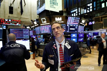 Wall Street dibuka lebih rendah di tengah kejatuhan penjualan ritel AS