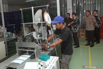 Razia pabrik masker di Serang