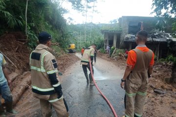 BPBD: Akses jalan Desa Slatri kembali normal setelah longsor