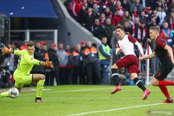 Pukul Augsburg, Bayern kokoh di pucuk klasemen