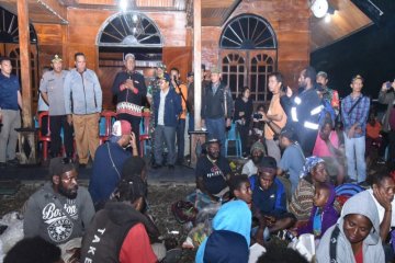 Kapolda Papua kunjungi pengungsi Tembagapura di Timika