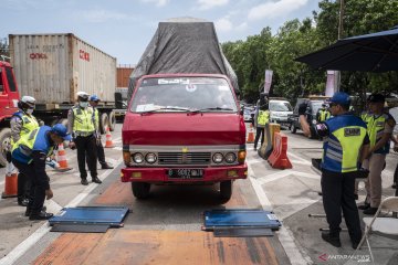 26 pintu tol dijaga ketat, larangan truk obesitas berlaku hari ini