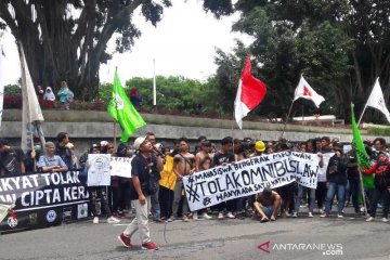 Ratusan mahasiswa dan buruh di Temanggung demo tolak RUU Omnibus Law