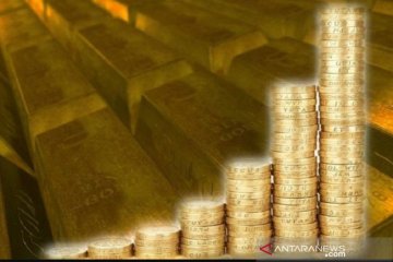 Emas tergelincir terseret penguatan dolar dan imbal hasil obligasi AS