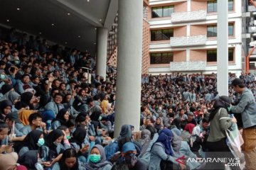 Ribuan mahasiswa Gunadarma unjuk rasa tuntut transparansi kampus