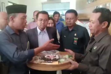Pedagang kopi di Surabaya tasyakuran pembatalan kenaikan iuran BPJS