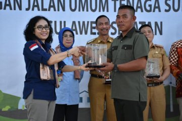 Penerangan jalan tenaga surya tingkatkan kualitas hidup warga Maros