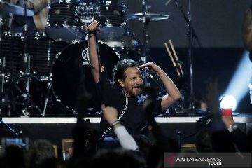 Pearl Jam tunda tur Amerika gara-gara corona