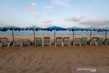 Biasanya ramai wisatawan, pantai Phuket di Thailand kini sepi