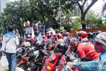TransJakarta alihkan 3 rute imbas demo di Balai Kota dan DPRD DKI