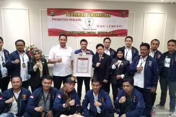 Polda Metro Jaya dapat penghargaan dari Lemkapi