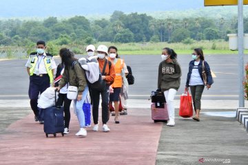 Tiba dari Jepang, enam pelajar Sikka-NTT dalam pemantauan medis