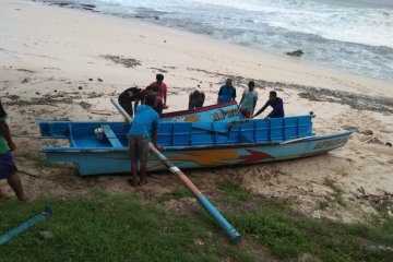 Nelayan Pacitan hilang diterjang ombak besar pascagempa