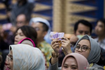 Rupiah awal pekan menguat usai The Fed pangkas suku bunga