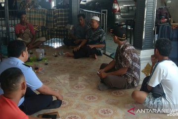 12 orang pekerja tambang setelah ponton terbawa arus