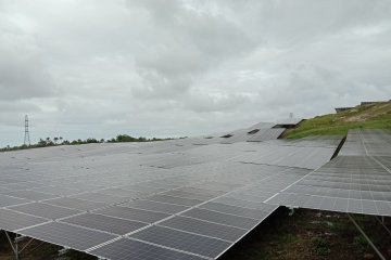 Menyelimuti bukit Likupang dengan panel surya terbesar Indonesia