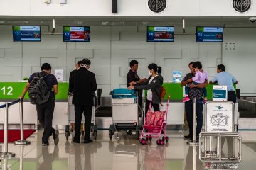 Masa pembatasan perjalanan orang di Bandara Ahmad Yani diperpanjang