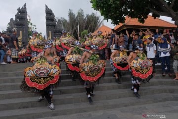 Kesenian Okokan Kolosal untuk tolak bala