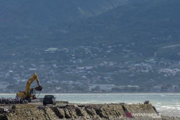 Proyek tanggul laut Teluk Palu