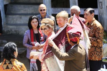 Raja dan Ratu Belanda Diulosin Masyarakat Batak