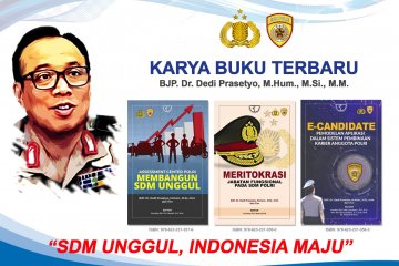 KarobinkarPolri luncurkan 3 buku soal bangun SDM unggul Polri