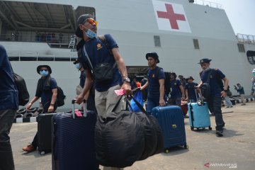 359 ABK MV Explorer Dream berlabuh di Pelabuhan Tanjung Priok