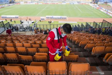 Penyemprotan disinfektan di stadion jelang laga Persib vs PSS