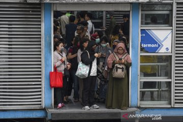 Evaluasi antrean panjang di halte TransJakarta pascapenerapan "social disctancing"