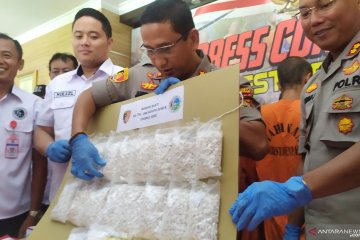 Polisi tangkap sepasang kekasih pengedar 21.040 pil koplo di Denpasar