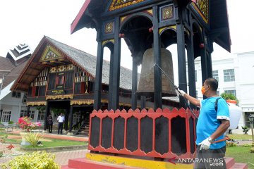Penyemprotan rumah adat Aceh