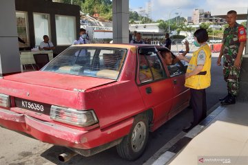 Jelang penutupan sementara perbatasan Tebedu Malaysia di dekat Entikong