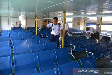 Penyemprotan disinfektar kapal penyeberangan