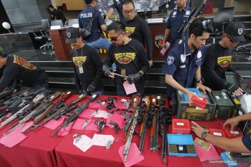 20 senjata api dan 12 ribu butir peluru disita polisi di Jakarta Barat