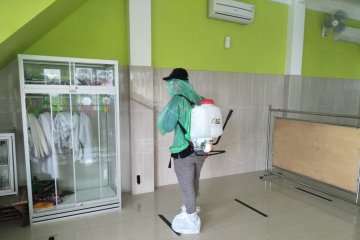 Cegah COVID-19, masjid di Madiun disemprot disinfektan oleh ACT